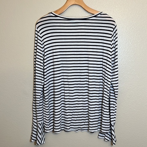 *3/$15* Bundle of Dip Shirt and Dress - Picture 13 of 15